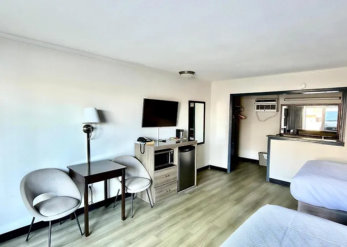 Hotel with pool: Budget Inn Conway